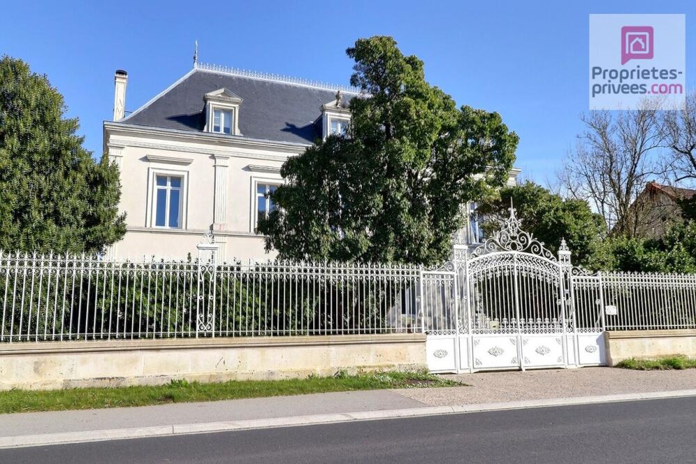 Maison bourgeoise de 380 m2 sur 3 niveaux avec de nombreuses possibilités
