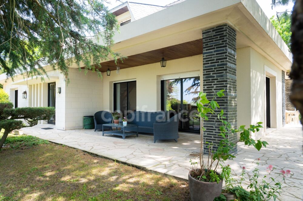 à vendre  Propriété/château Saumur (49400)