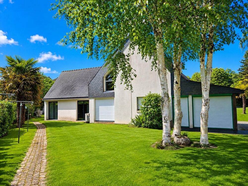 Magnifique propriété de 218 m² sur parc arboré de 3 748 m² avec hangar de 256 m²