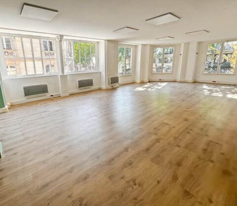 Bureaux rationnels dans bel immeuble d'angle 11614 75001 Paris