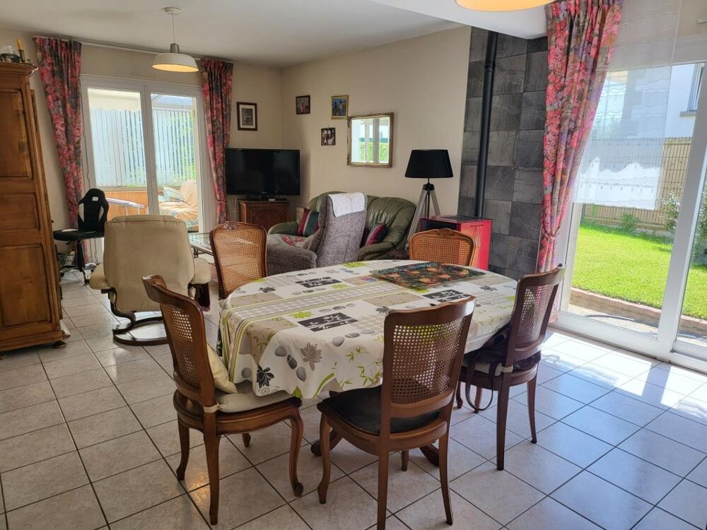 Vente Maison Maison de 101.52 m² plus une véranda de 14.50m² sur jardin clos de 552 m², 4 chambres. plages et commerces à pied Dinard