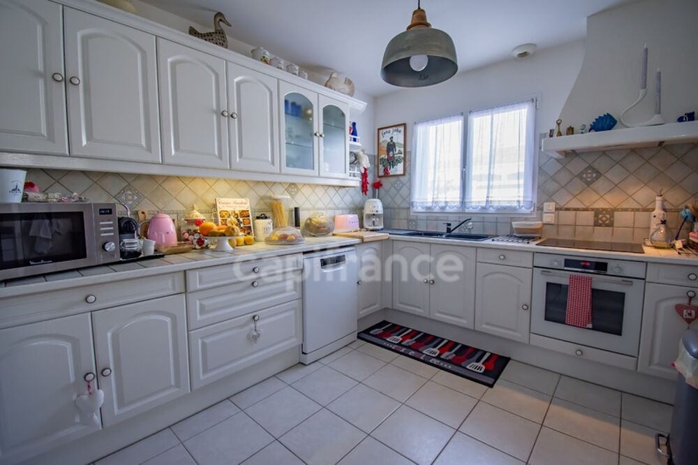 ROYAN  EXCLUSIVITÉ  CHARMANTE MAISON DE PLAIN-PIED AVEC PISCINE