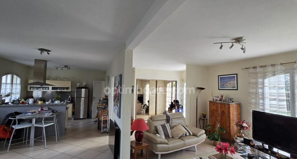 Maison de plain pied de 140m², 5 pièces, à vendre sur la commune de CESTAS (33)