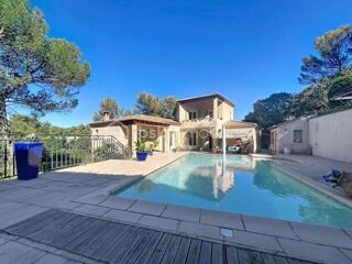 Vente Villa NÎMES CAMPLANIER : Villa familiale de plus de 130 m² et annexes, piscine à débordement, vue Tour Magne Nimes