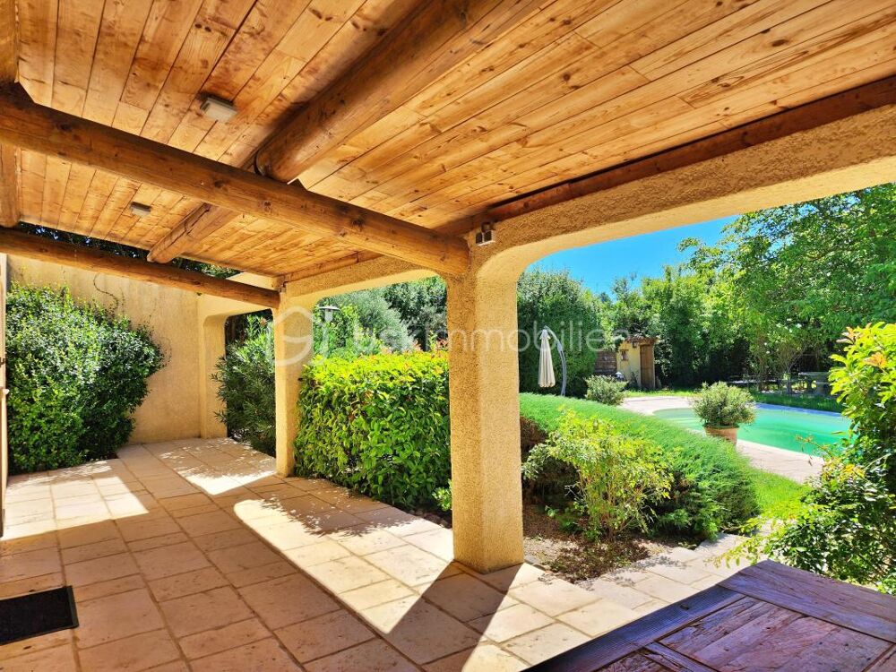 VILLA 4 CHAMBRES AVEC PISCINE SUR 2200M² ENV DE TERRAIN