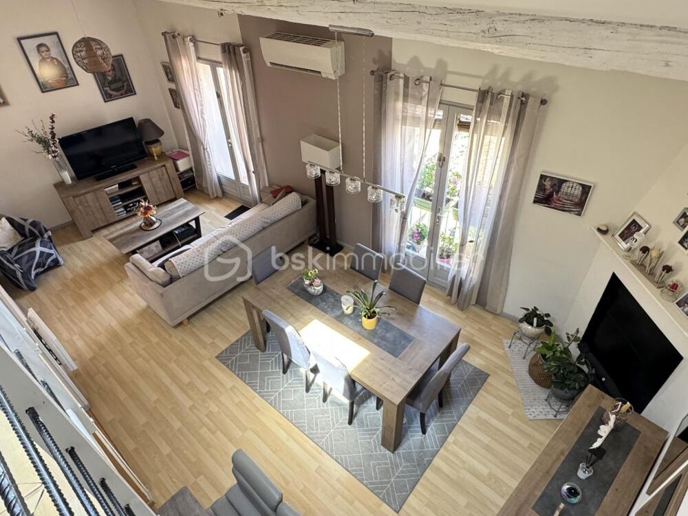 ** EXCLUSIVITÉ  CHARME DE LA PIERRE  APPARTEMENT BÉNÉFICIANT DE L'ESPRIT ET DE L'INDÉPENDANCE D'UNE MAISON DE VILLE  TERRASSE