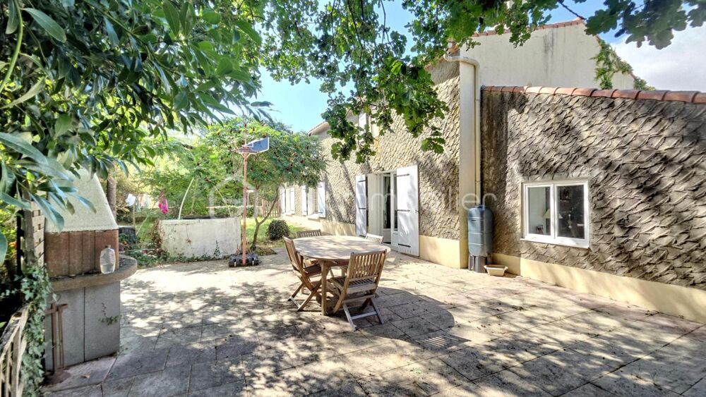 GRANDE MAISON AVEC PISCINE