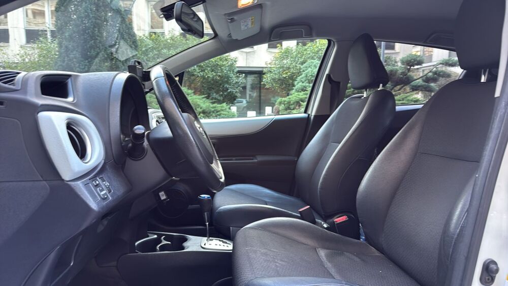Yaris 1.5 VVT-i 100 Hybrid E-CVT Style 2013 occasion 69003 Lyon