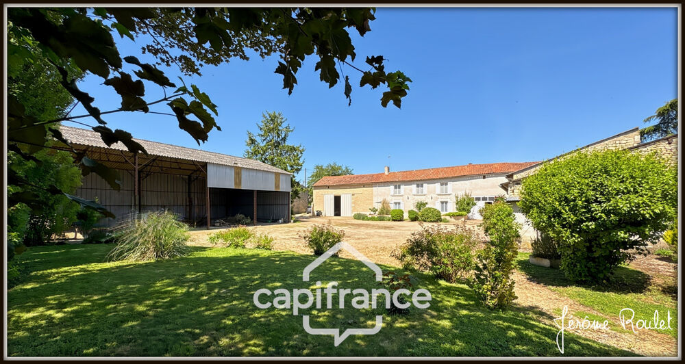 Vente Maison Maison en pierre à vendre Champigny-En-Rochereau (86), 6 pièces, 4 chambres, terrain 1 900 m² avec dépendances Champigny en rochereau
