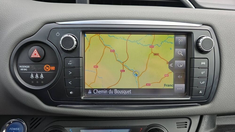 Yaris 1.5 VVTi 100 Hybrid E-CVT Collection - Automatique 2017 occasion 82000 Montauban
