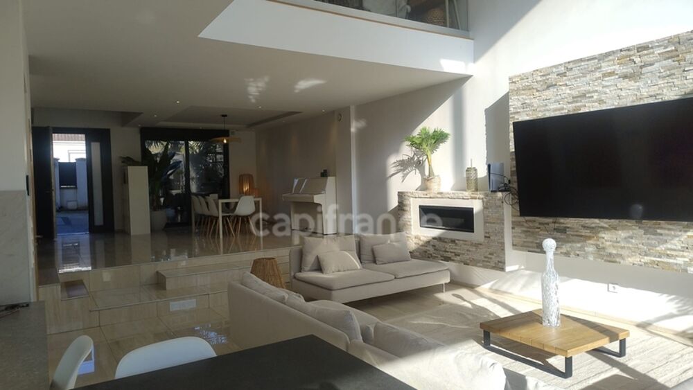 Maison d'exception avec piscine à vendre de 11 pièces GROSLAY (95)