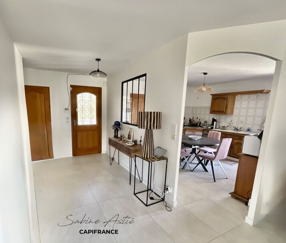 ARNAS  Maison de plain-pied de 112 m² avec piscine chauffée sur un terrain clos et arboré de 812 m²