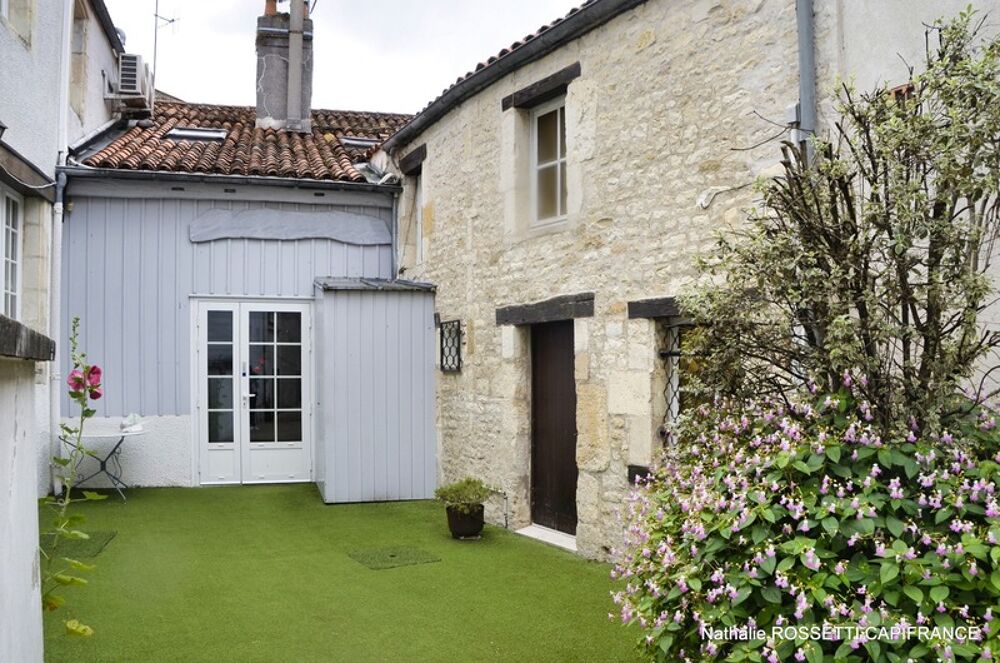 Maison à vendre SURGERES (17) Ensemble immobilier de 120 m² hab. à remettre au goût du jour!