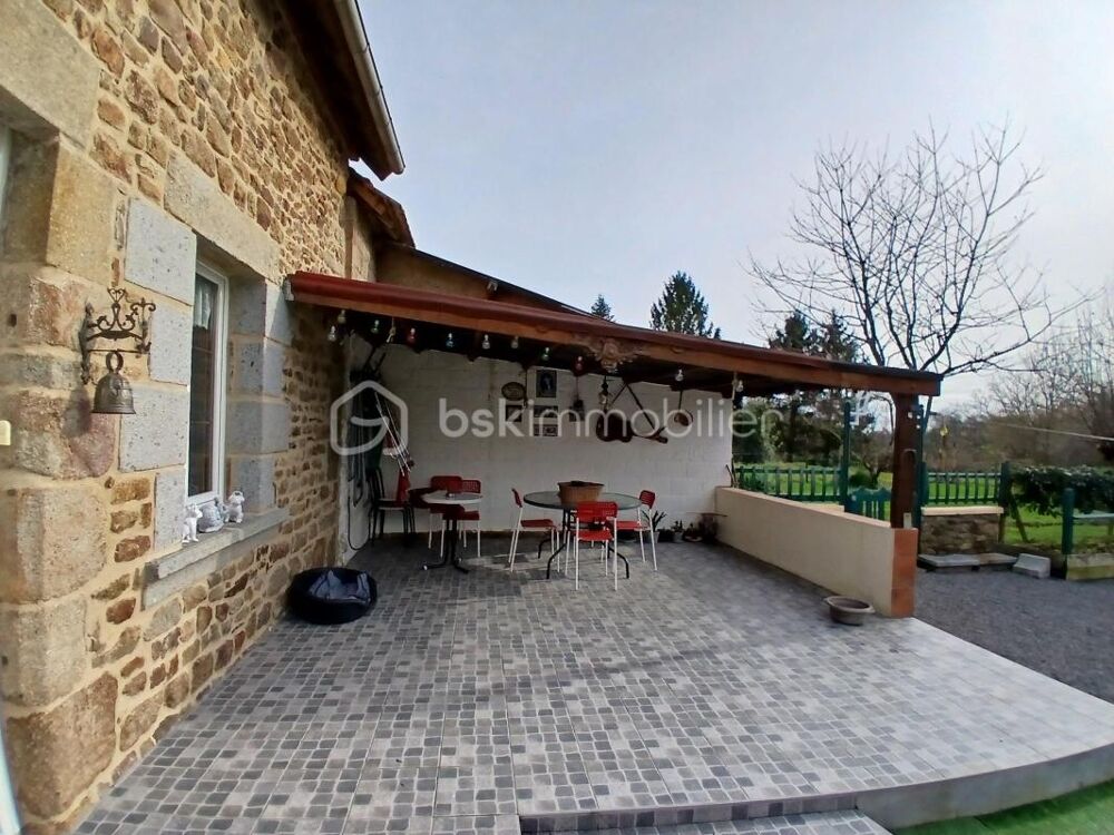 Vente Maison MAISON FAMILIALE - AU CALME, ESPACE ET POTENTIEL : 4 CHAMBRES POSSIBLES, TERRASSE PLEIN SUD, PROXIMITÉ COMMERCES ET ECOLES Avranches
