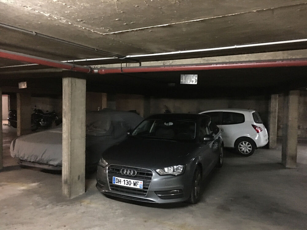 Location Parking/Garage PARKING DEUX VOITURES 18.2M2 INTERIEUR SECURISE TELECOMMANDE PARIS 14 Paris 14