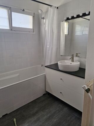  Appartement à louer 3 pièces 81 m²