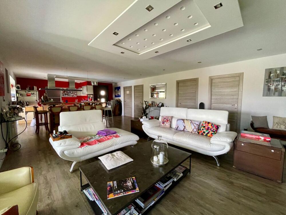 Maison plain-pied 4 ch - 201 m² / Piscine / Bourgneuf / La Rochelle