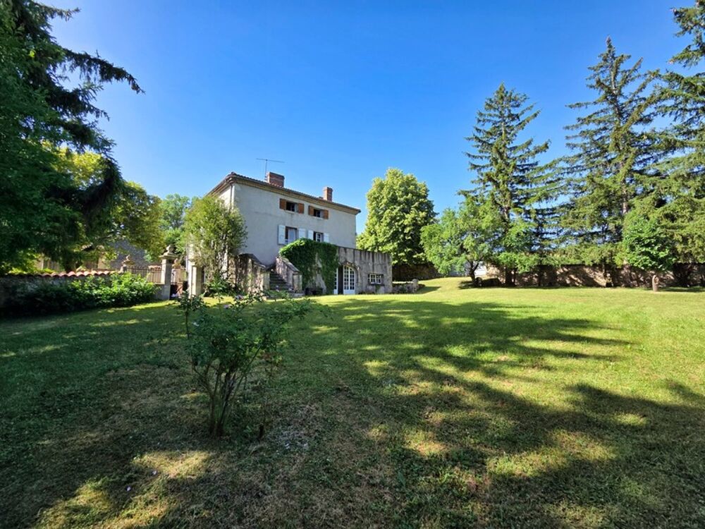 Maison 10 pièces 250 m² · à Glaine Montaigut · 250 m² · 420 000 €
