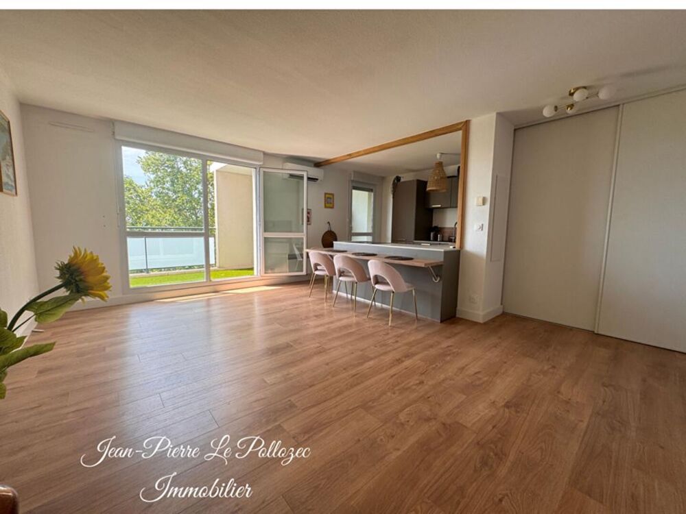 Appartement rénové avec terrasse et garage