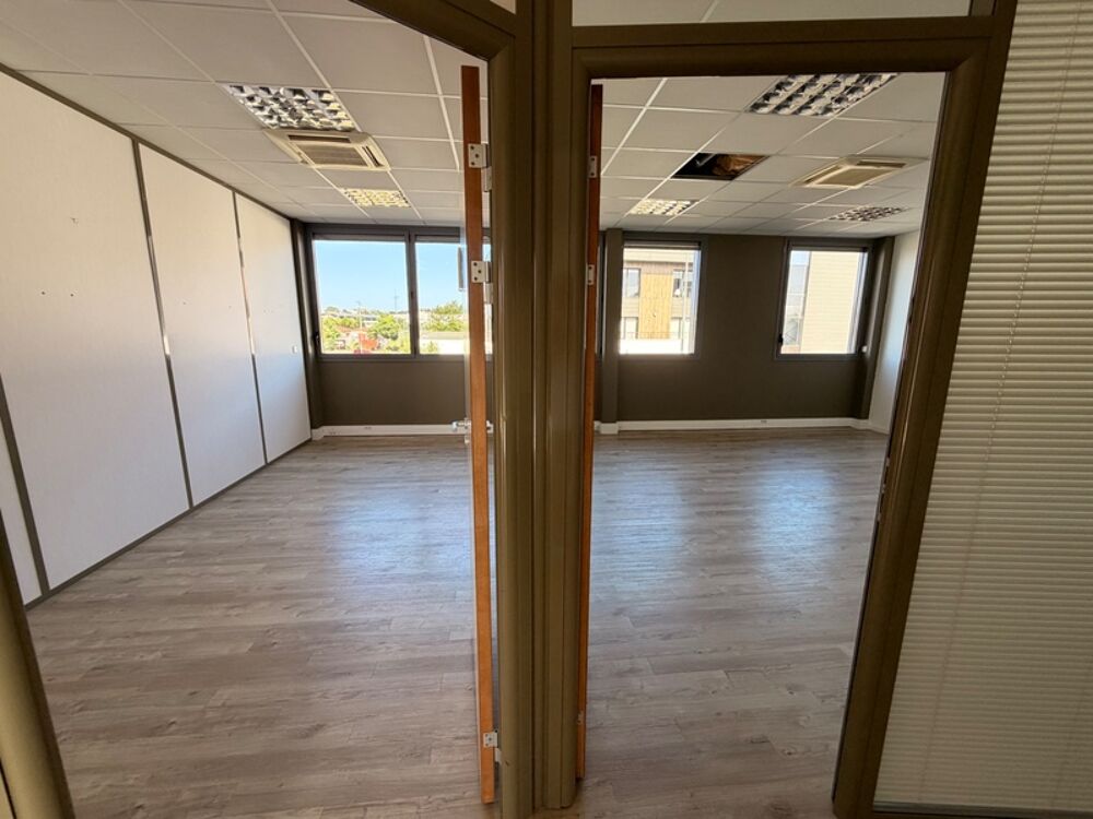   Plateau de bureaux à vendre SAINTE FOY LES LYON (69), bureaux d'une surface de 190 m² (partie privative) et 20 m² de parties com Sainte foy les lyon