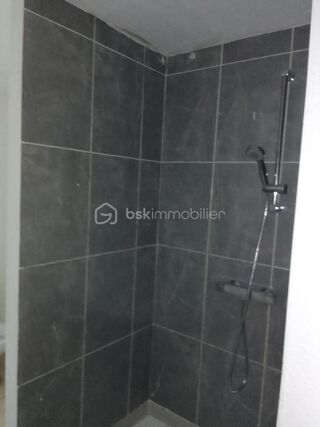  Immeuble � vendre 15 + pi�ces 333 m�