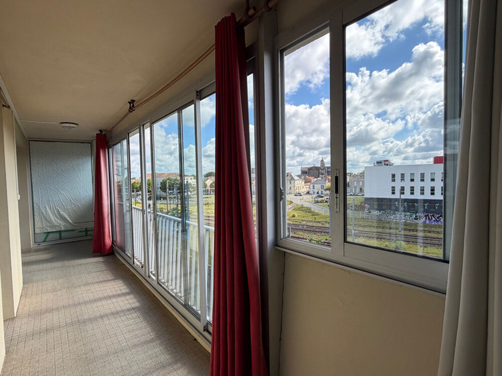 Location Appartement LA ROCHE SUR YON (85000) APPARTEMENT T2 / 53 M² AVEC LOGGIA CAVE ET STATIONNEMENT PRIVATIF AU 3EME SUR 3 La roche sur yon