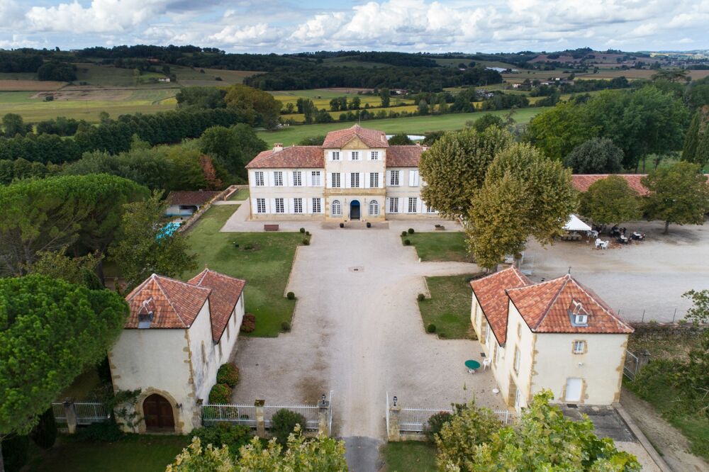 Vente Propriété/Château Élégant château du XIX? siècle sur 70 ha, vue panoramique sur les Pyrénées, à 1h30 de Toulouse-Blagnac Toulouse