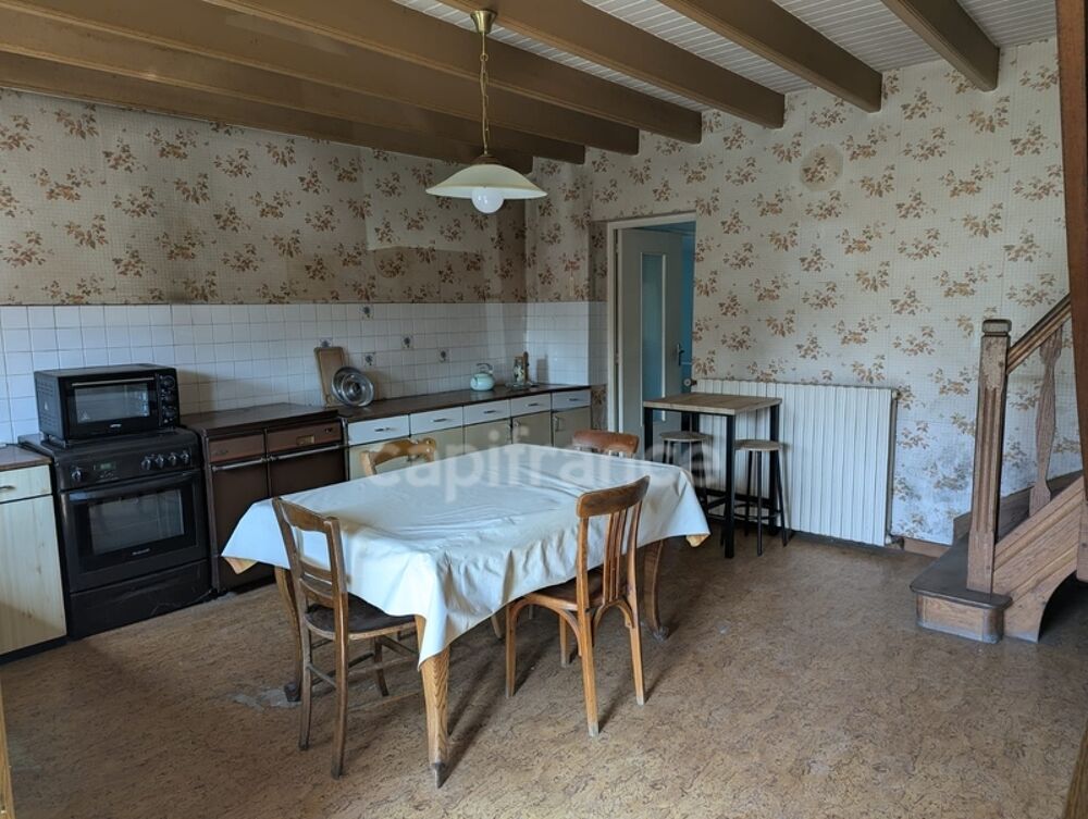 Maison à vendre corps de ferme +longère de 333 m2 au total avec vie de plain pied possible, parcelle de 1110m2, entre Rostrenen