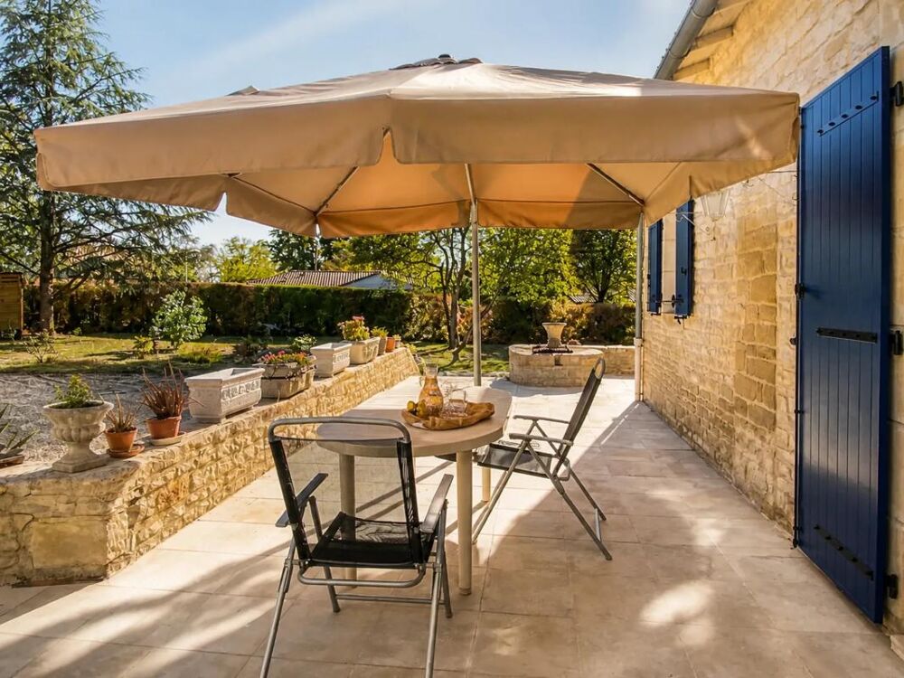 Maison de 7 pièces, 5 chambres, 234 m2 à Villefagnan