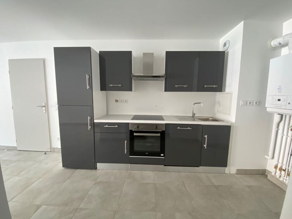 Location Appartement Appartement T3 avec terrasse et jardin Eyguieres
