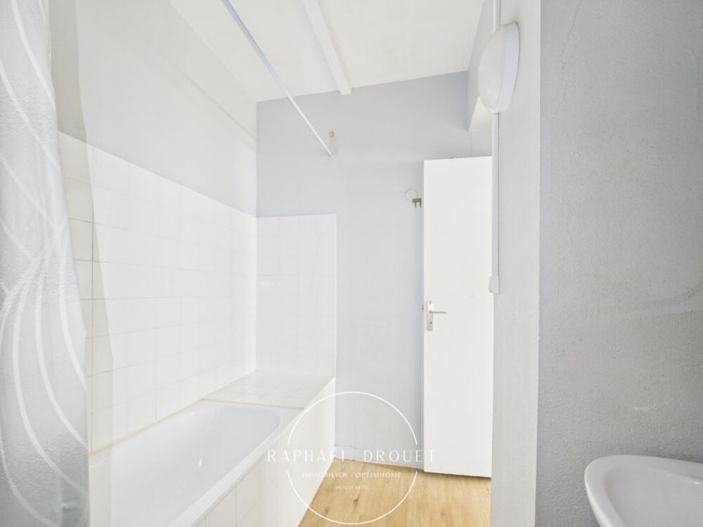 Location Appartement LYON 2 – BELLECOUR : UN T2 DE CARACTÈRE POUR VIVRE LA PRESQU'ÎLE À PIED Lyon 2