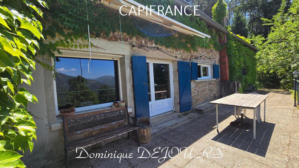 Nichée au coeur de la nature, sans vis-à-vis et avec une vue remarquable, grande maison de 7 (voir 8) chambres et de belles terra