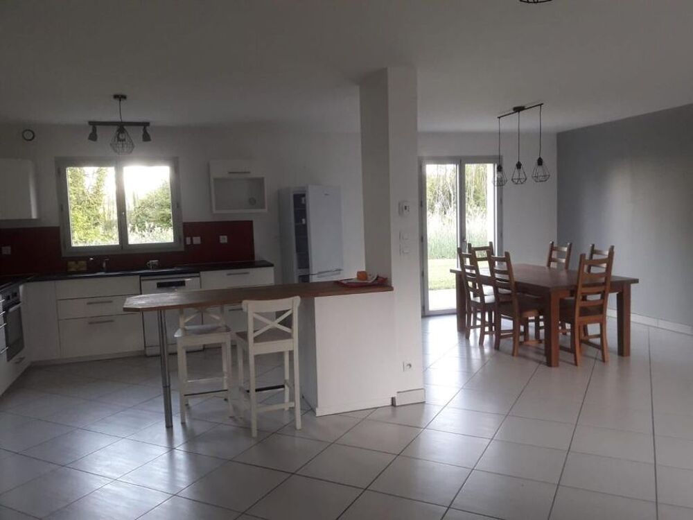 Location Maison Maison de 100m2 à louer sur Saint-Quentin-Fallavier Saint quentin fallavier