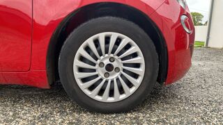 500 118 43 kWh Red - Automatique 2022 occasion 44310 Saint Lumine De Coutais