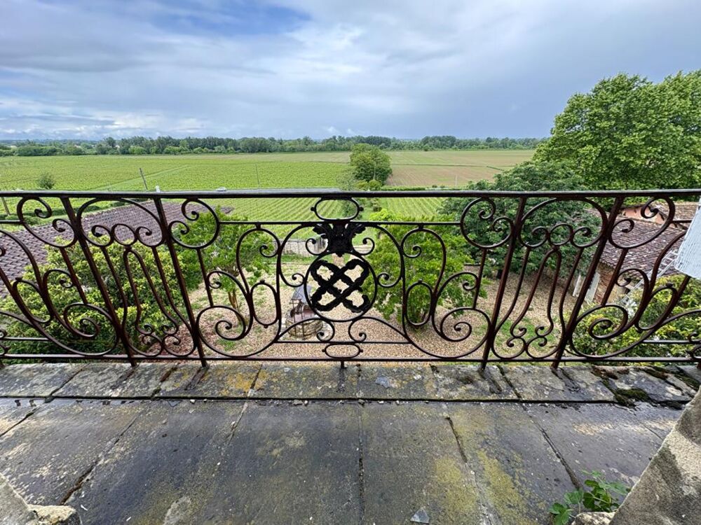 UN CHEF-D'OEUVRE LOUIS XV À RÉINVENTER Château XVIIIe proche Langon