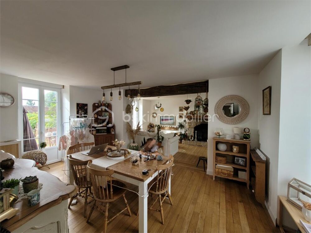 Charmante maison de caractère au coeur d'un village 8 pièces 190 M²:/ sous sol total