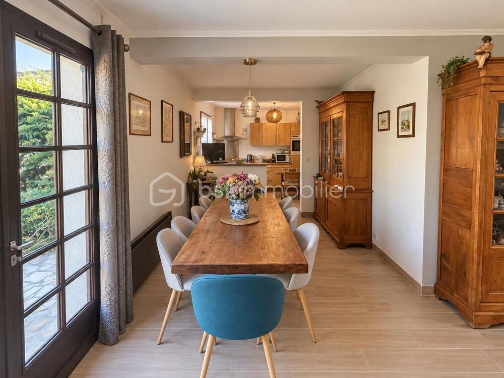 COUPVRAY  PLEIN CENTRE-VILLE  MAISON FAMILIALE 4 CHAMBRES  SOUS-SOL TOTAL