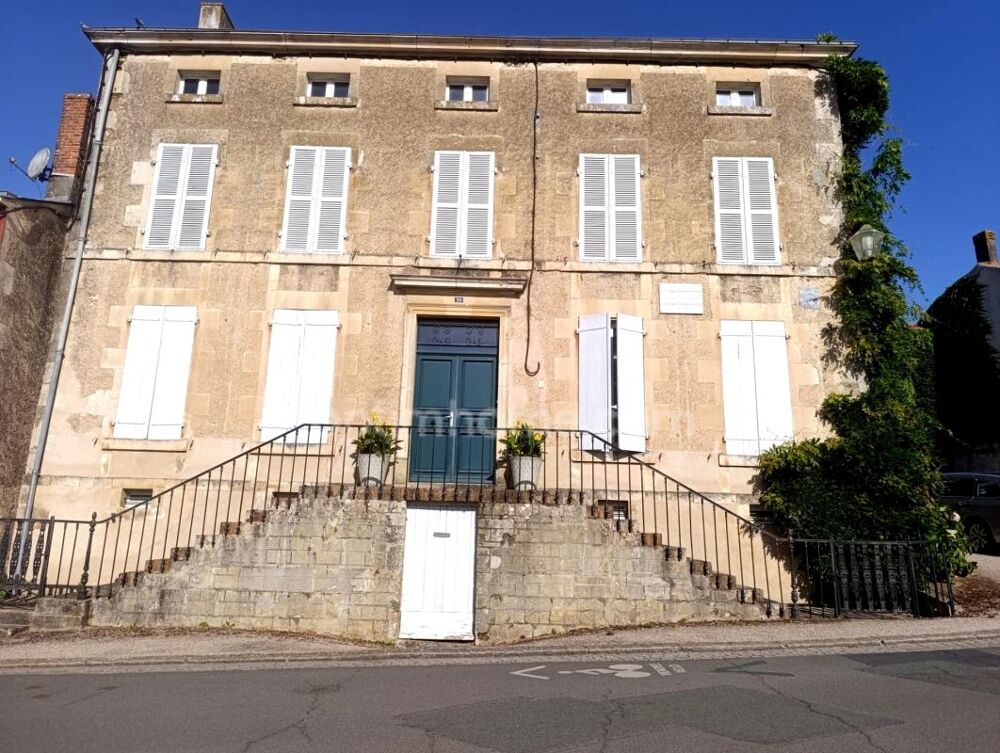 Maison 9 pièces 350 m² · à Mouilleron en Pareds · 350 m² · 550 670 €