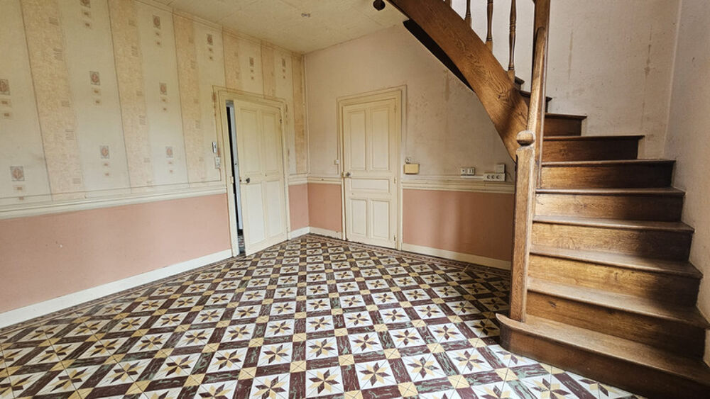 Maison de charme  Centre-ville  Idéal primo-accédant / investisseur / retraités NOYANT (49)