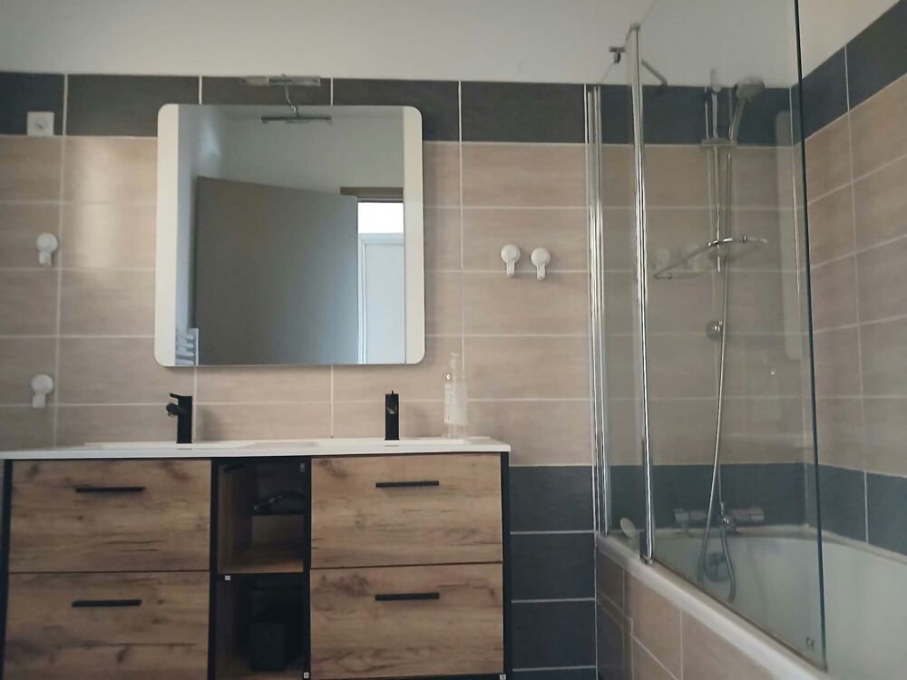 Vente Immeuble IMMEUBLE DE CARACTÈRE À FORT POTENTIEL D'INVESTISSEMENT chargé d'histoire– CENTRE-VILLE DE THIERS (63300) Thiers