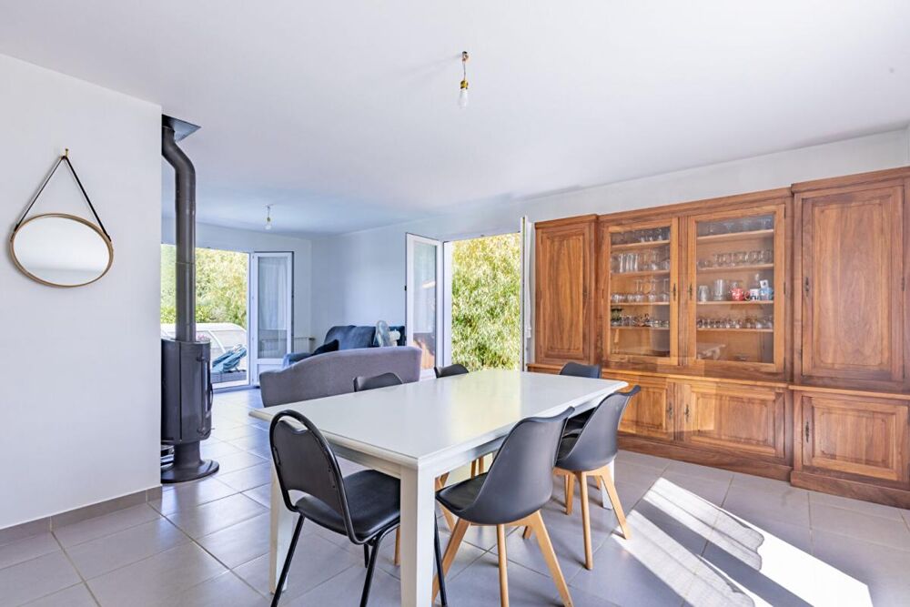 Vente Maison Maison Cugand 5 P . 4 Chs . 121.69 M² . T 1276 M² . Piscine avec abri . Garages . Terrasse Cugand la bernardiere