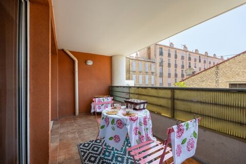   ***VISITE VIRTUELLE DISPONIBLE SUR DEMANDE...A 2 PAS DES FACULTES & DE LA TIMONE...SPACIEUX T3...BOX FERME...TERRASSE A CIEL OUV Appartement - 3 pice(s) - 80 m