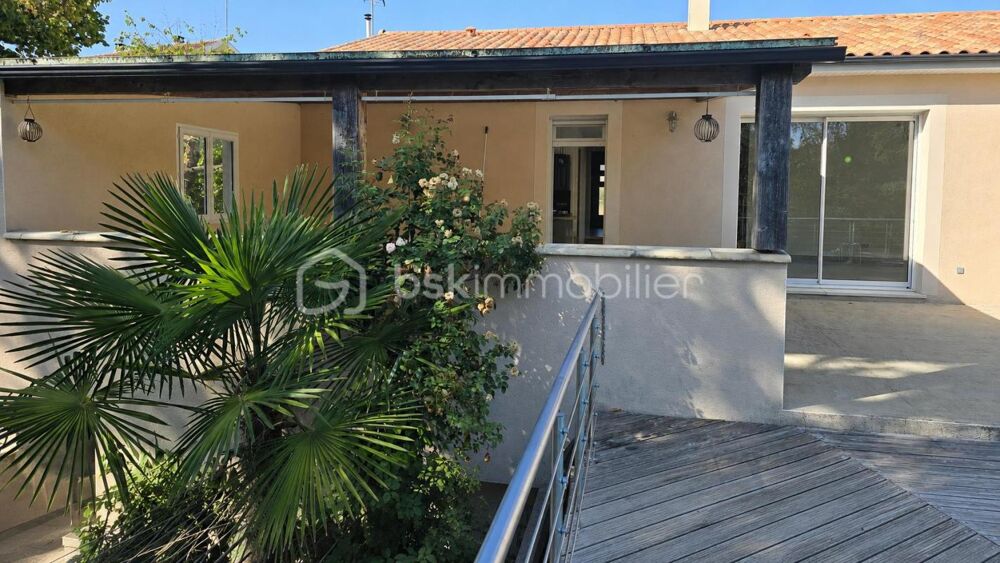 BELLE MAISON de plain-pied avec piscine sur terrain de 2962 m2