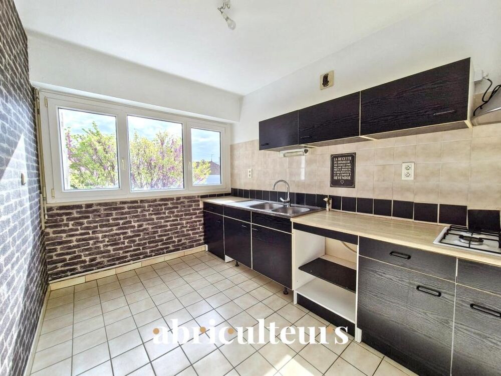 Appartement 5 pièces de 84 m² avec cave et place de parking  Cognac