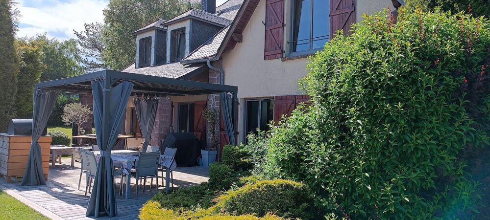 Maison à vendre 8 pièces BESSE ET SAINT ANASTAISE (63)