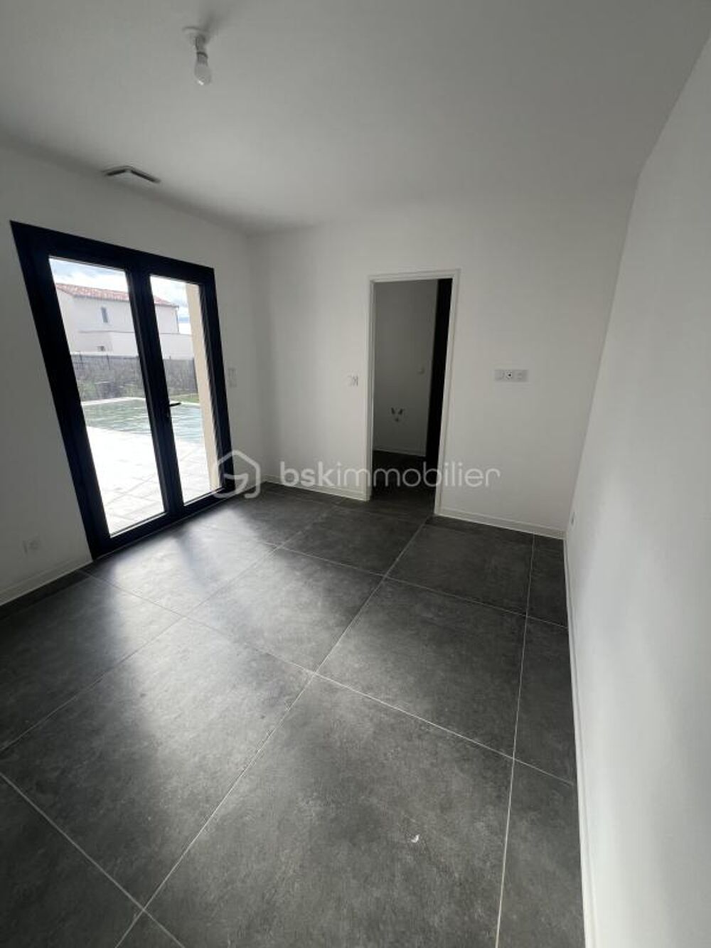 Villa contemporaine neuve 150m2 avec piscine