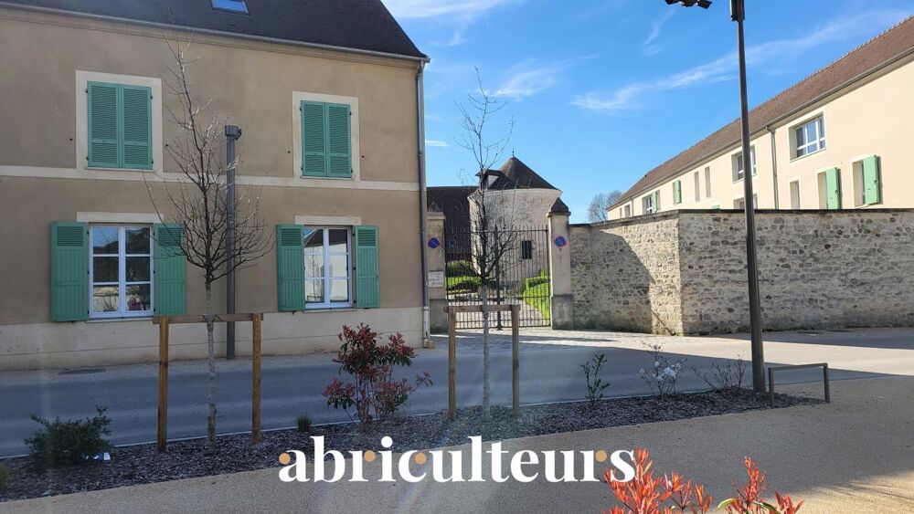Appartement T3 de 73 m² exposé plein Sud avec vue sur le bassin et le pigeonnier  Résidence de standing à Survilliers
