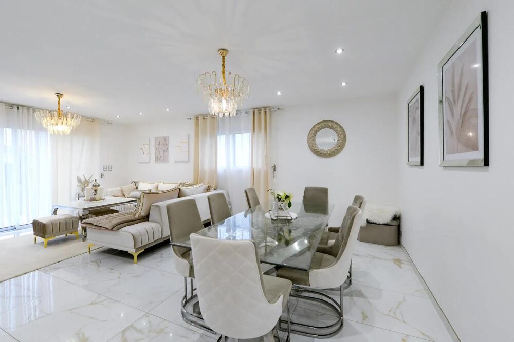 Maison contemporaine spacieuse à Vernet