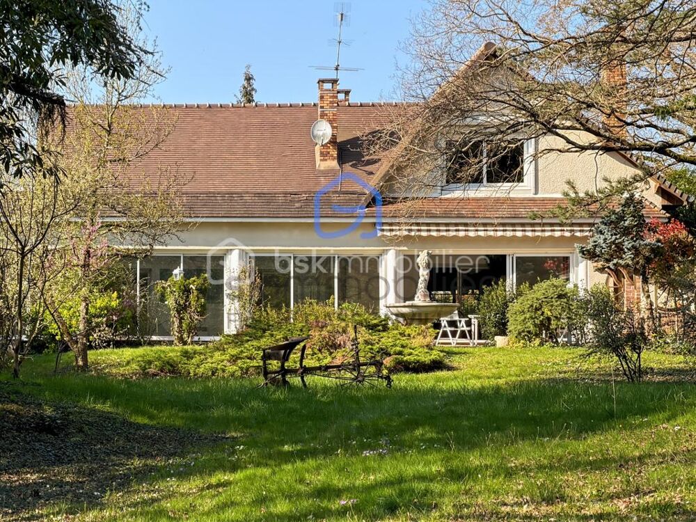 Maison d'architecte 284m2 - 4 chambres - sous-sol total - piscine intérieure - terrain 1619 m2