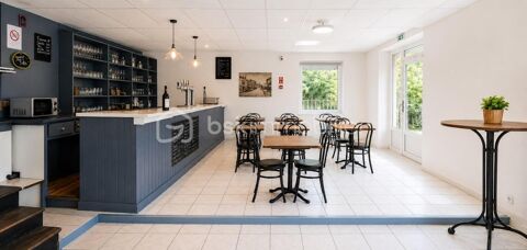 Murs commerciaux libres de 100m&sup2; avec 2 Appartements de 60m&sup2; chacun id&eacute;alement situ&eacute;s au cœur du village ! 228000 38260 La frette